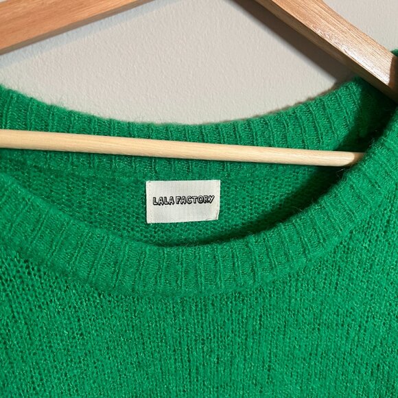 💚 LALA FACTORY Oversized Green Sweater | One Size | Cozy Knit - Picture 3 of 6